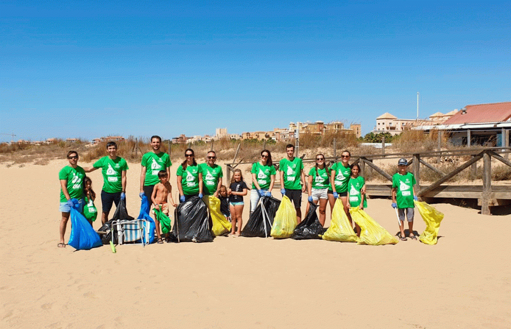 Voluntarios de Senator Hotels &amp; Resorts limpian la playa de Punta del Moral - Senator Hotels &amp; Resorts