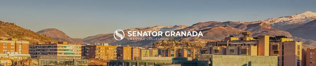 Vista de edificios de Granada con monta&ntilde;as al fondo y logo de "Senator Granada".