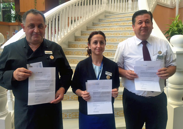 Miembros del personal de Senator Hotels&Resorts reciben insignia de formador estrella