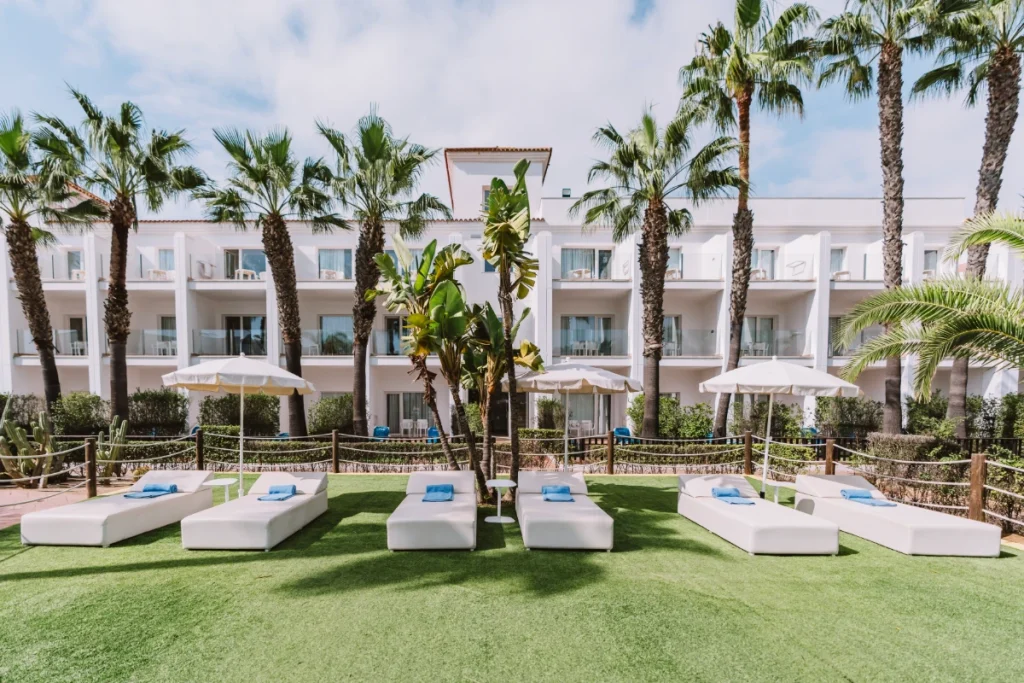 Royal Service - Senator Hotels &amp; Resorts