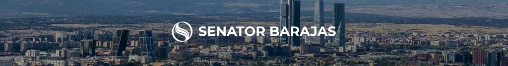Panorama urbano con el logo de Senator Barajas sobre rascacielos.