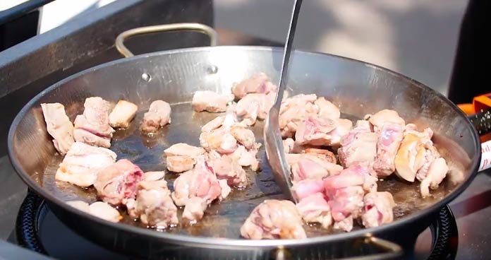 Cómo hacer una paella de carne y pescado deliciosa - Senator Hotels & Resorts