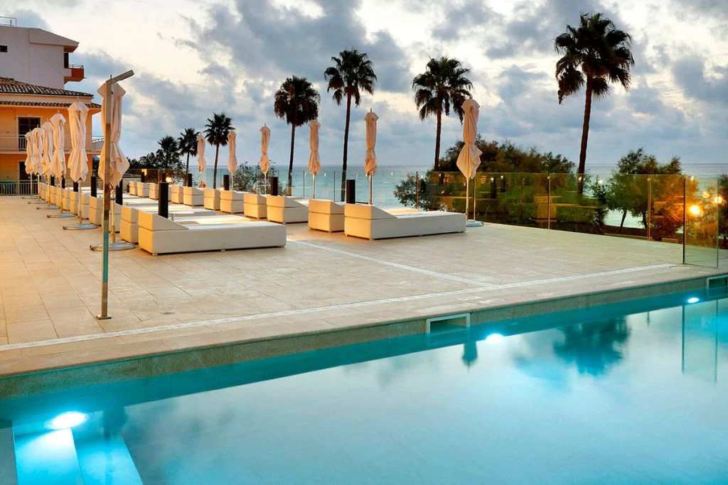 talayot-servicios-infinity-pool-foto1-1024x683