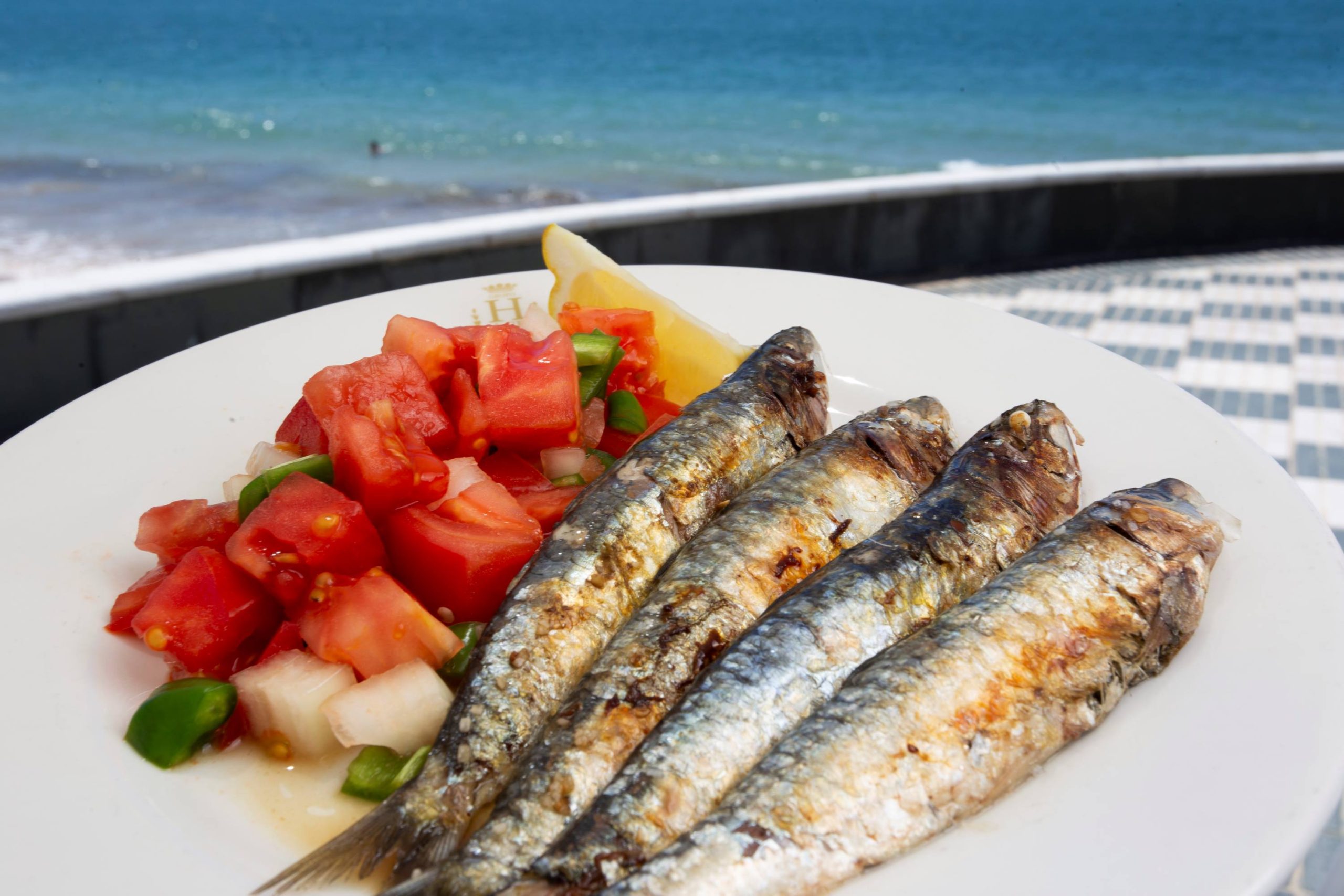 Sabores del verano en Cádiz: una ruta gastronómica entre el mar y la tierra - HACE