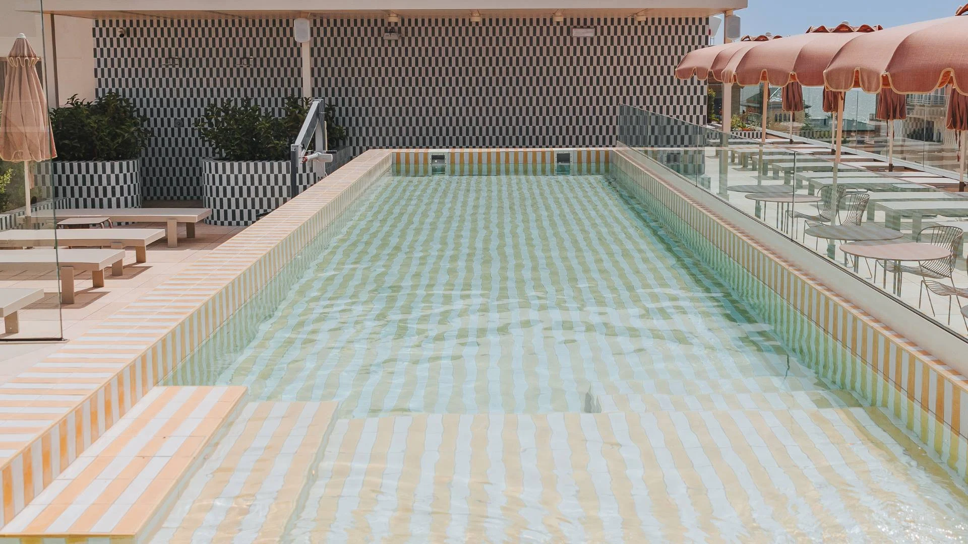 Piscina - Hotel Intelier Malvarrosa Plaza - Intelier