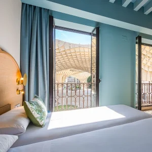 habitaci&oacute;n con vistas hotel intelier casa de indias sevilla