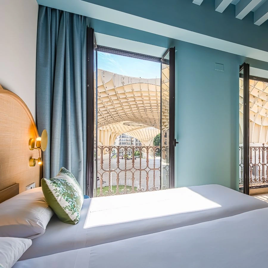 habitaci&oacute;n con vistas hotel intelier casa de indias sevilla
