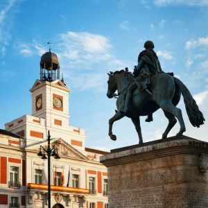 La Puerta del Sol, uno de los lugares más emblemáticos de Madrid