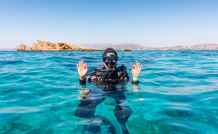 persona buceando en Mallorca