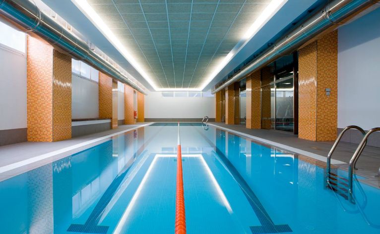 Piscina gimnasió Hotel Intelier Orange Benicasim
