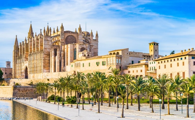 Edifici&oacute; exterior de la Catedral de Palma