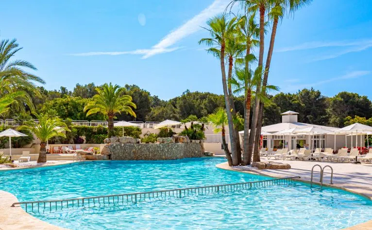 piscina del Hotel Rosella by Intelier