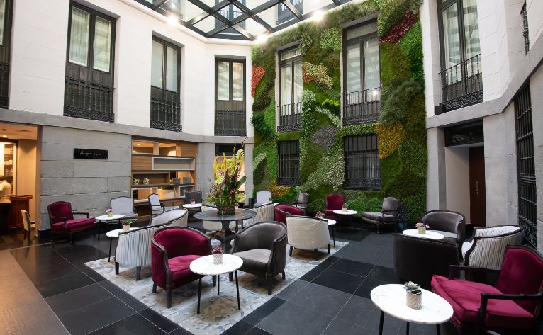 Hall entrada Hotel Intelier Palacio San Martín Madrid