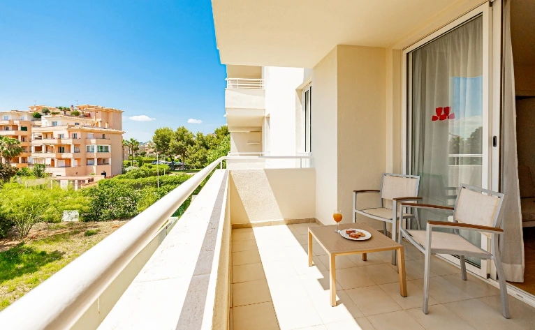 Terraza de la habitación del Hotel Rosella by Intelier