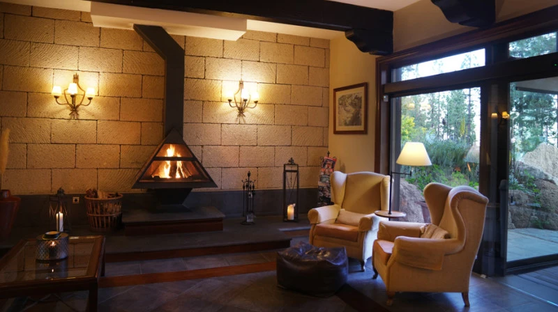 Suite avec bain &agrave; remous pour deux personnes : d&eacute;jeuner ou d&icirc;ner et spa - Spa Villalba