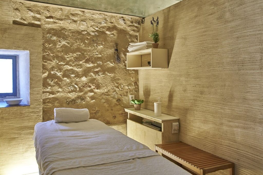 Relaxing day with spa, massage, and breakfast in Empord&agrave;