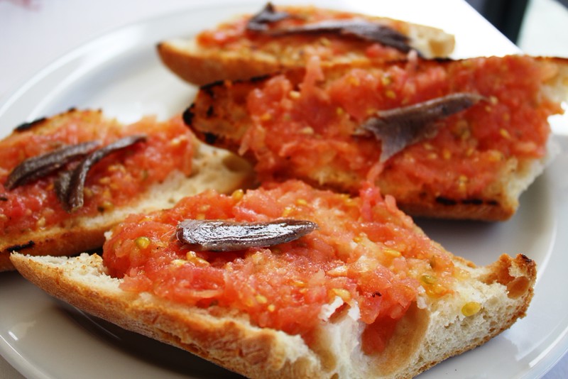 Pan con tomate