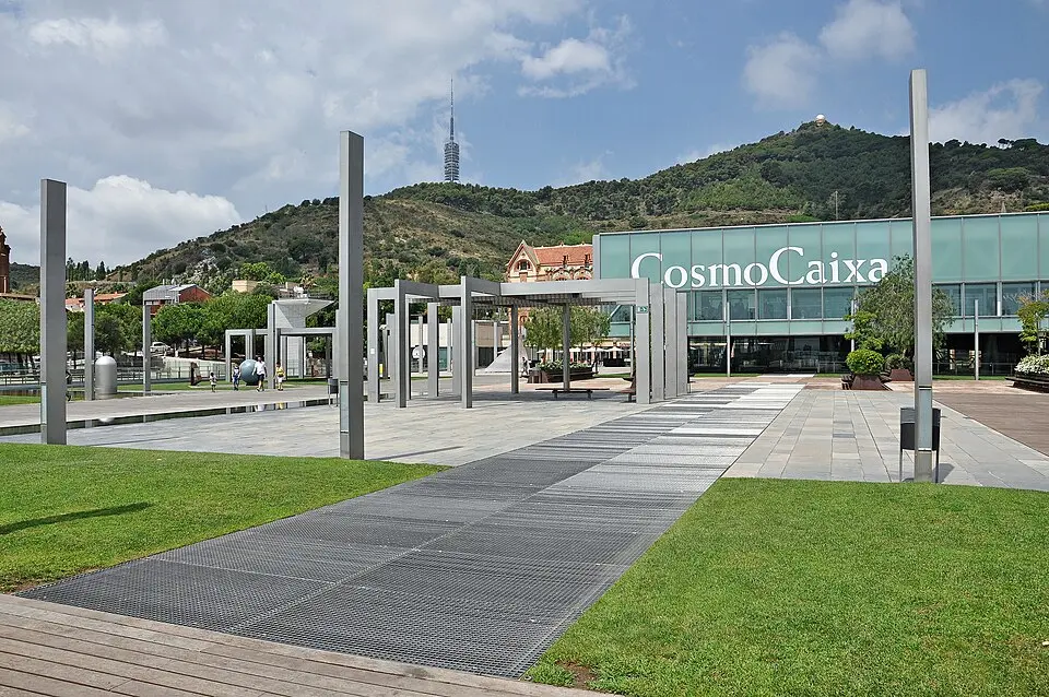 Plaza_de_la_ciencia CosmoCaixa Barcelona