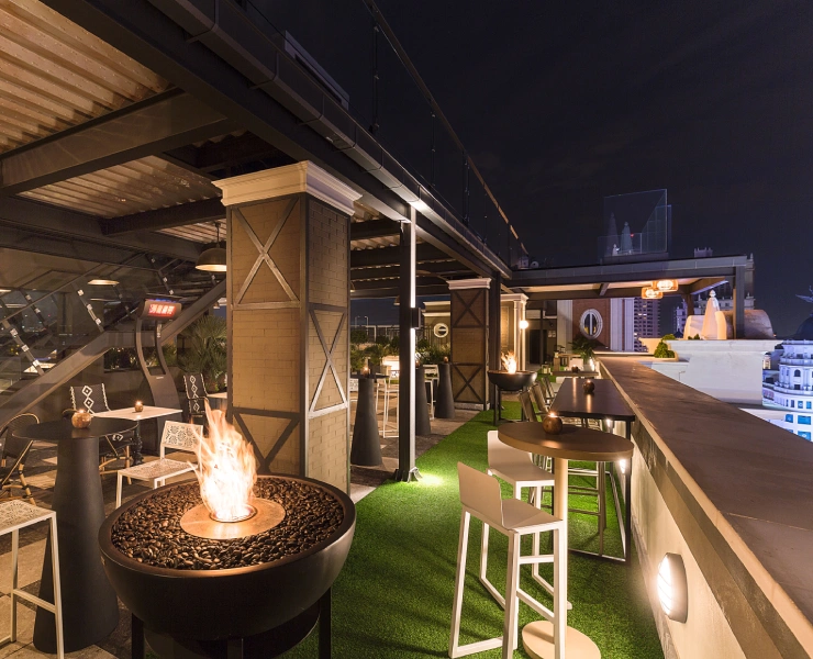 Sky Bar Terrace - Hotel Emperador
