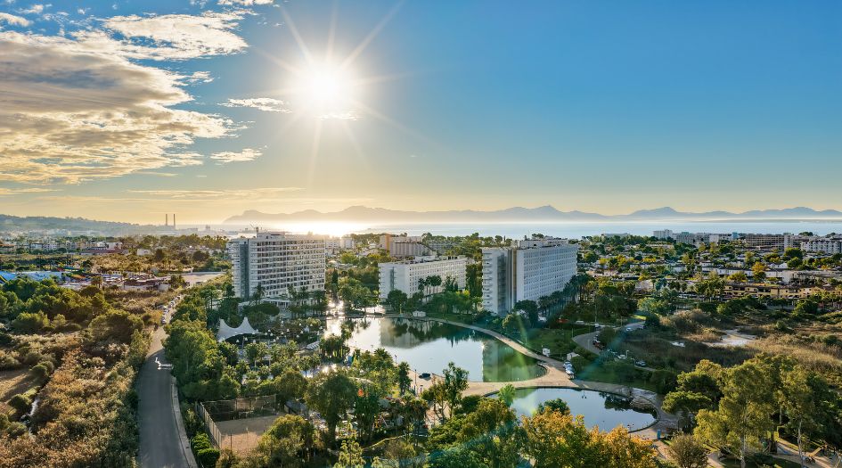 dron picture of Club Mac